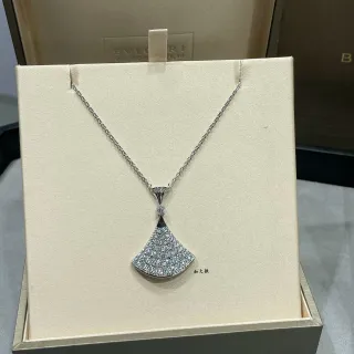 Bvlgari Divas’ Dream পাখা আকারের Pavé হীরা নেকলেস