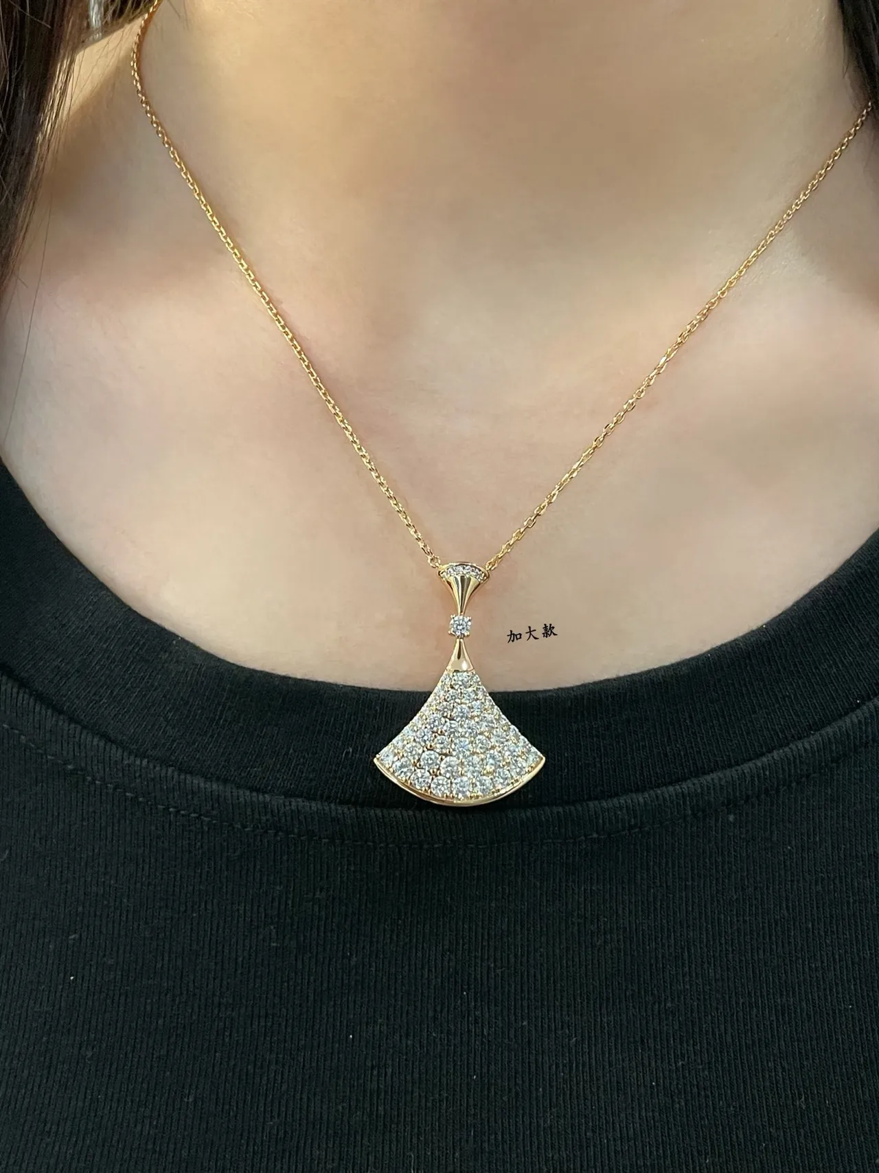 Bvlgari Divas’ Dream Fan-Shaped Pavé Diamond Necklace 9