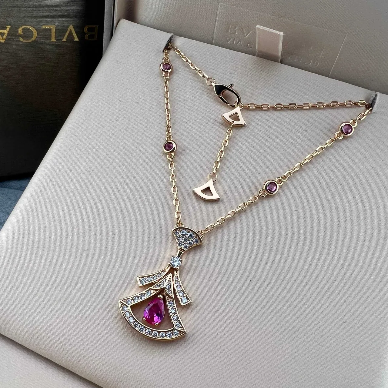 Bvlgari Divas’ Dream Collares en forma de abanico con diamantes pavé y gemas en forma de lágrima 7