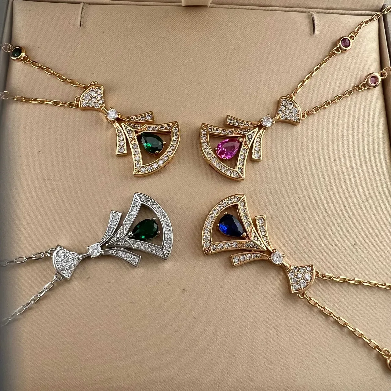 Bvlgari Divas’ Dream Collares en forma de abanico con diamantes pavé y gemas en forma de lágrima 8