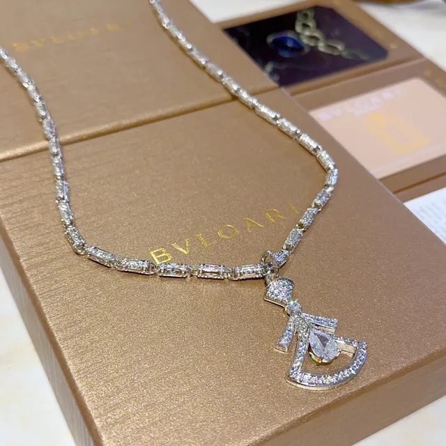 Bvlgari Divas’ Dream Collier de diamants en forme d'éventail taillés en perle 9