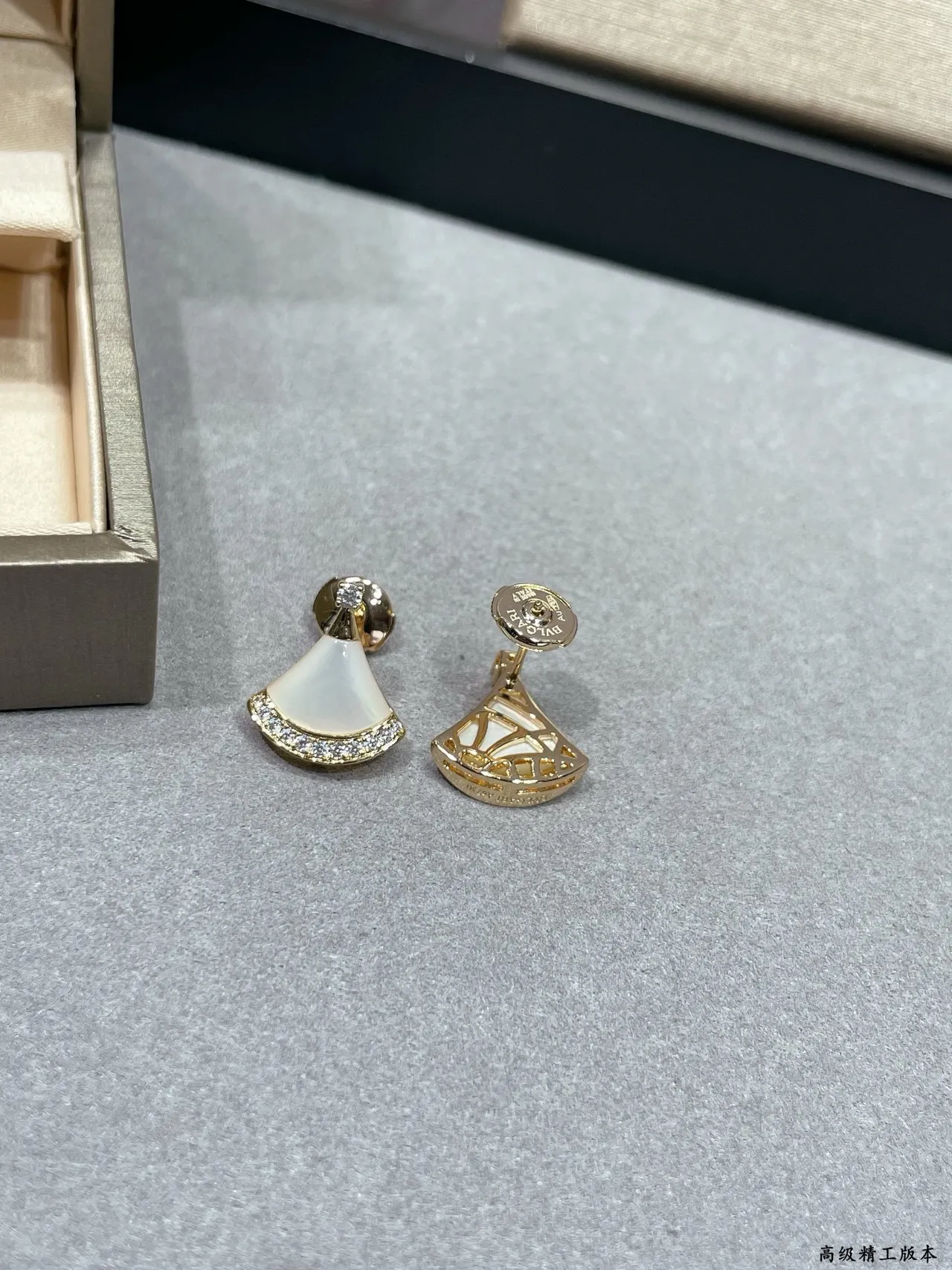 Bvlgari Divas’ Dream Brincos em forma de leque vermelho e branco Mother-of-Pearl 5