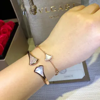 Bvlgari Divas’ Dream 玫瑰金 珍珠母贝和 Pavé 手链