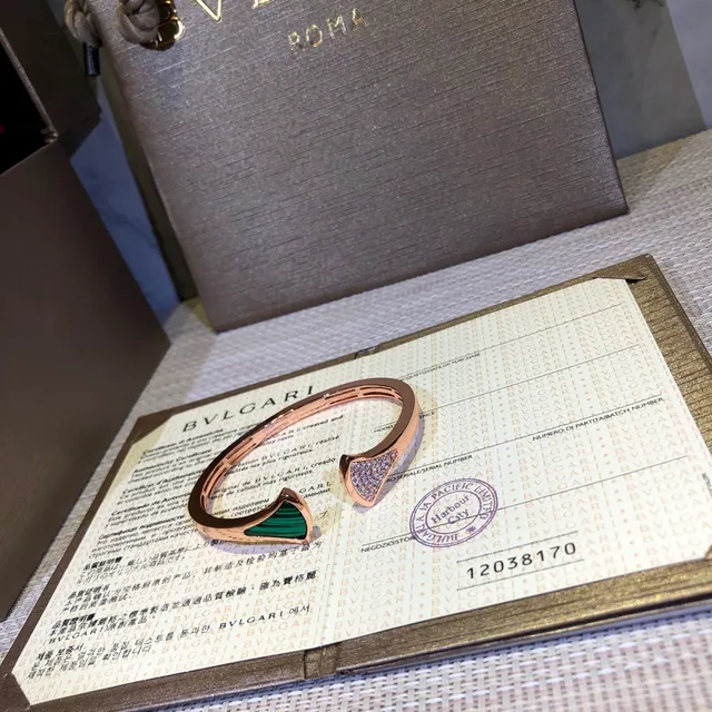 Bvlgari Divas’ Dream Bracelets en or rose avec perle mère et pavé 2