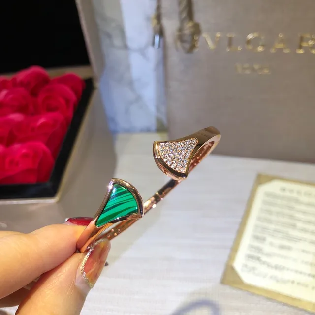 Bvlgari Divas’ Dream Bracelets en or rose avec perle mère et pavé 4