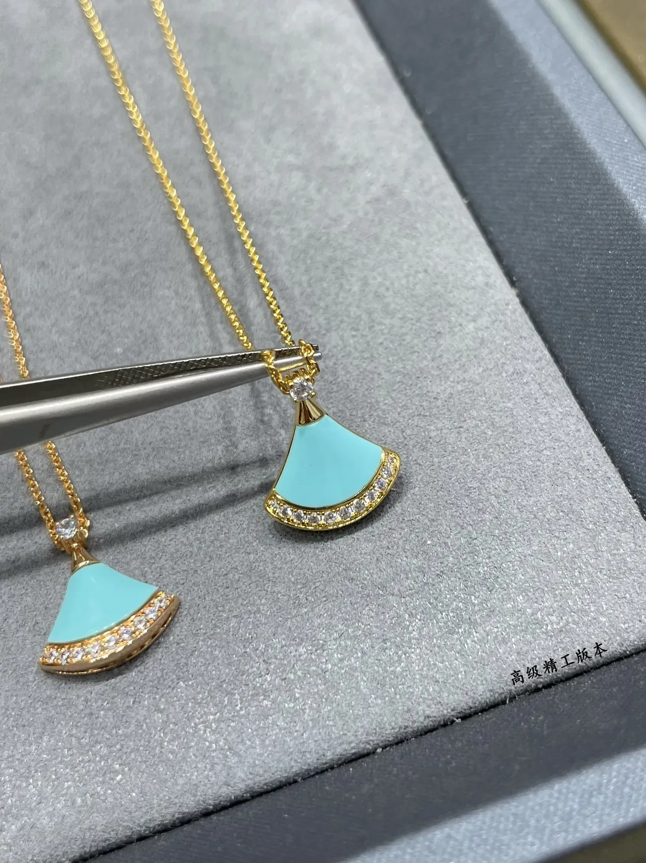 Bvlgari Divas’ Dream قلادة مروحية بمينا التوركواز والماس 3