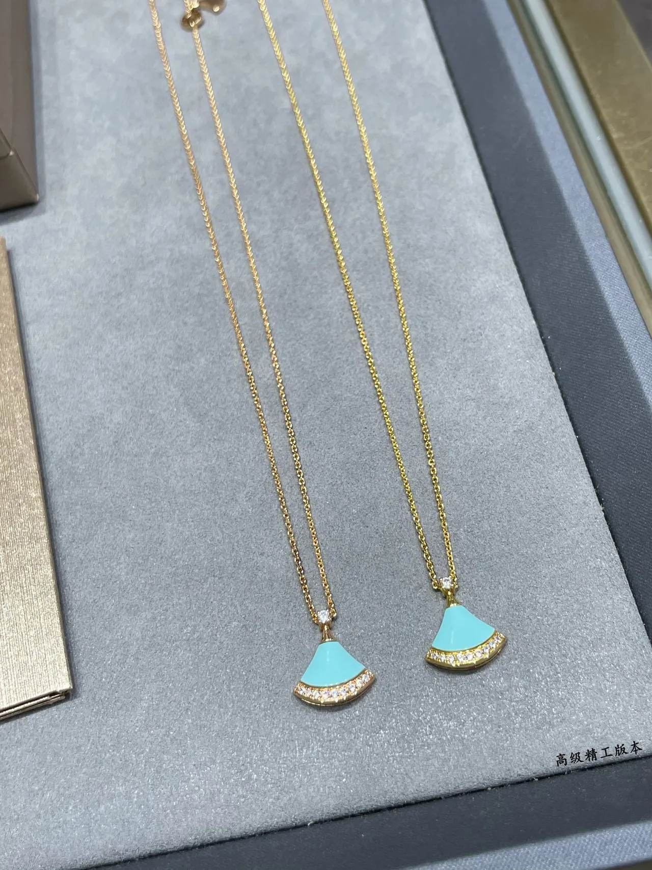Bvlgari Divas’ Dream قلادة مروحية بمينا التوركواز والماس 5