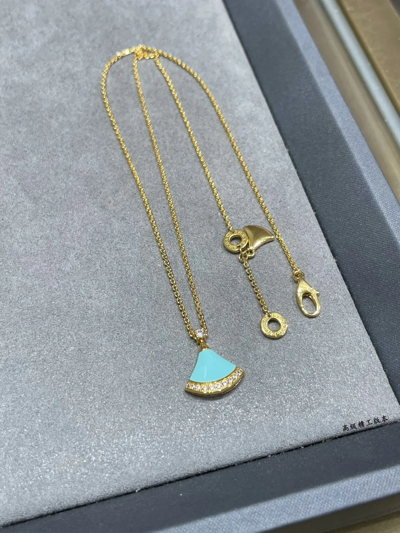 Bvlgari Divas’ Dream قلادة مروحية بمينا التوركواز والماس 7