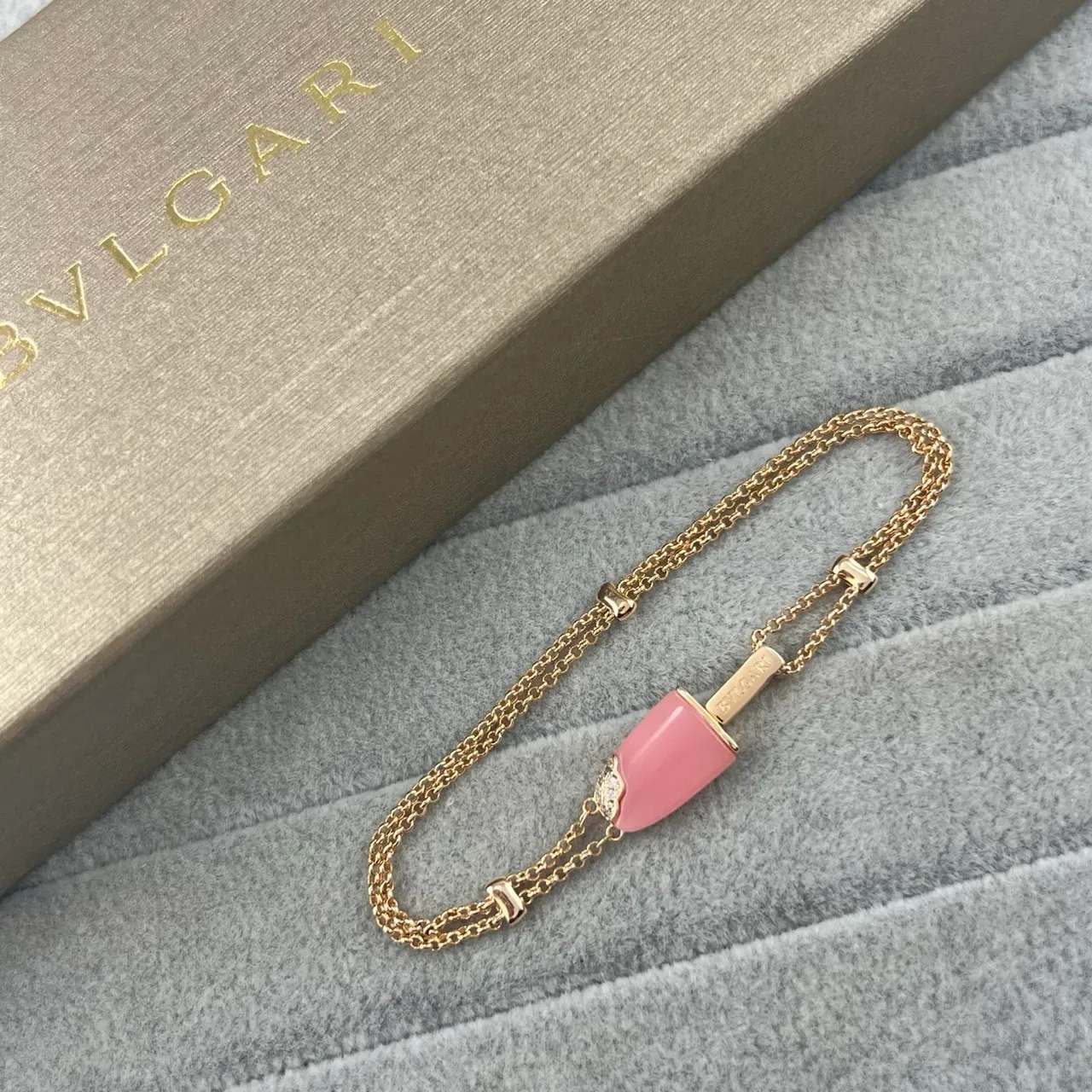 Bvlgari Colliers à Double Chaîne avec Pendentif en Pierre Conique 4