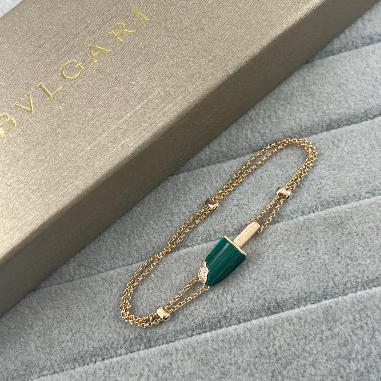 Bvlgari Colliers à Double Chaîne avec Pendentif en Pierre Conique 5