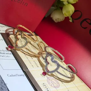 Bvlgari सोने का लाल हृदय आकार का पेंडेंट ट्विस्ट रोप चेन ब्रेसलेट