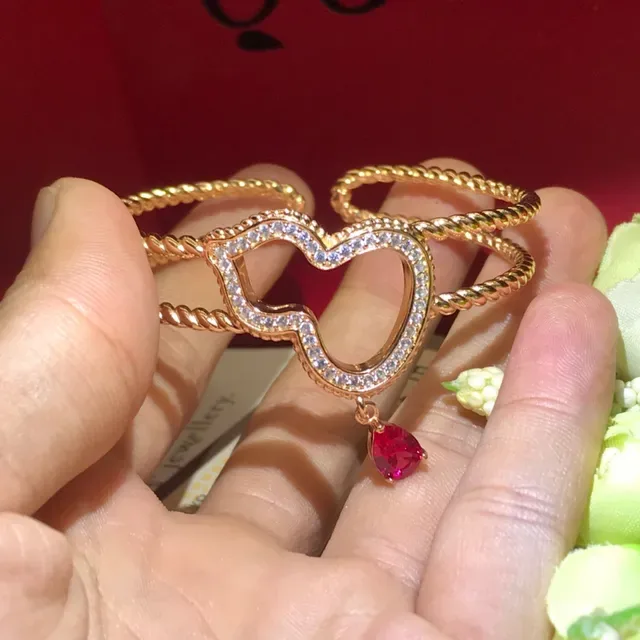Bvlgari Bracelet chaîne corde tordue dorée pendentif cœur rouge 6
