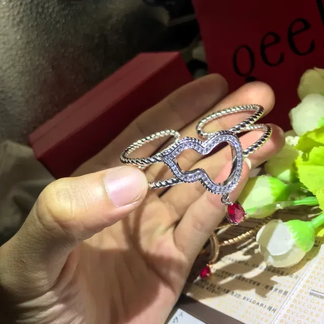 Bvlgari Bracelet chaîne corde tordue dorée pendentif cœur rouge 7