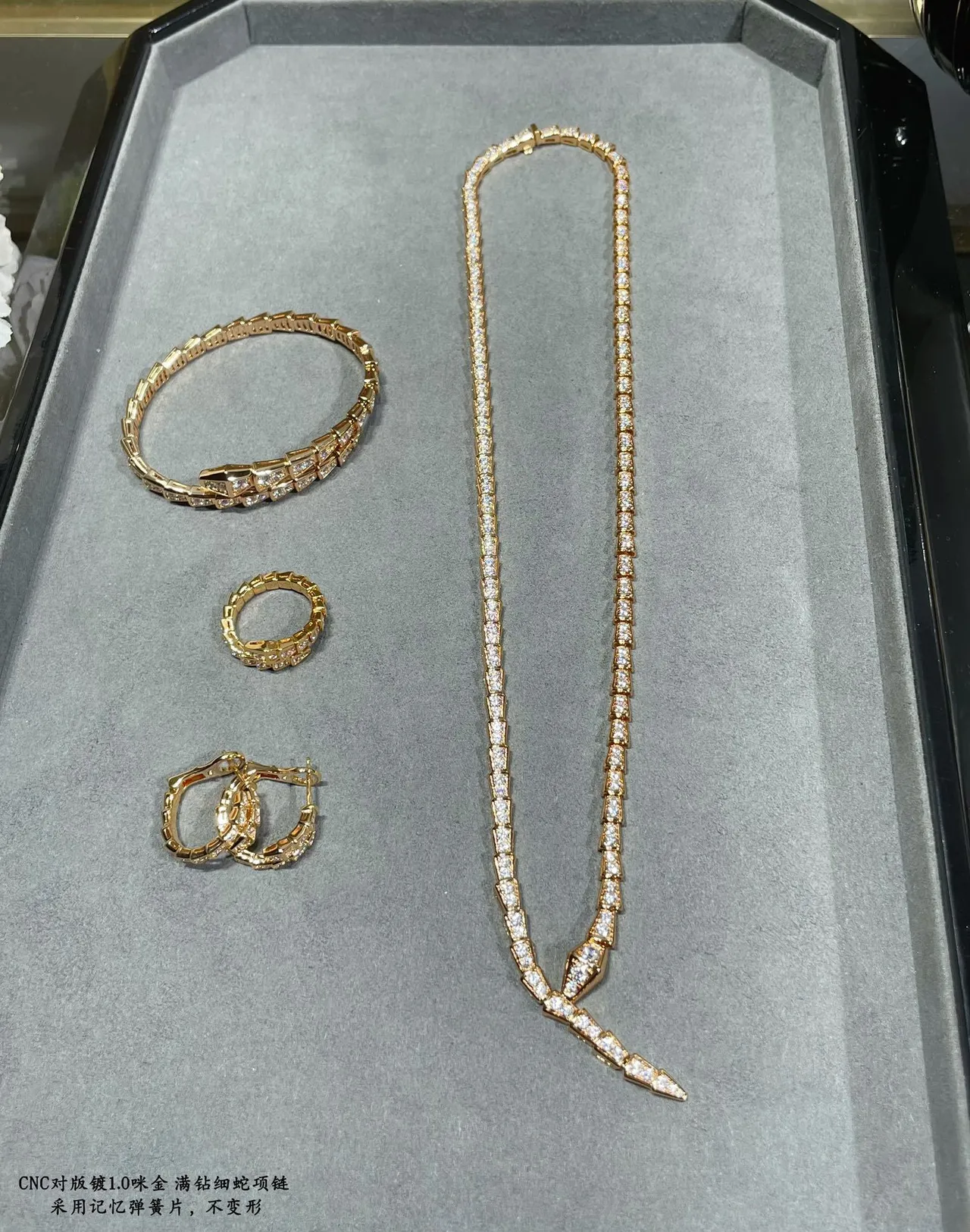 Bvlgari Or et Argent Articulé Serpentine Pavé Set de Diamants Collier 5