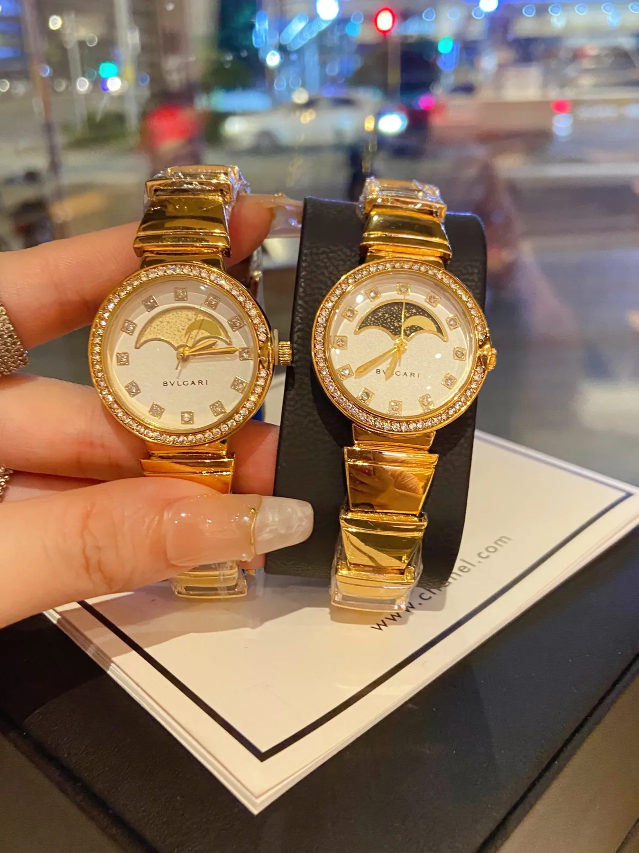 Bvlgari Montre en or blanc avec bracelet intégré, bezel de diamants et quartz 2