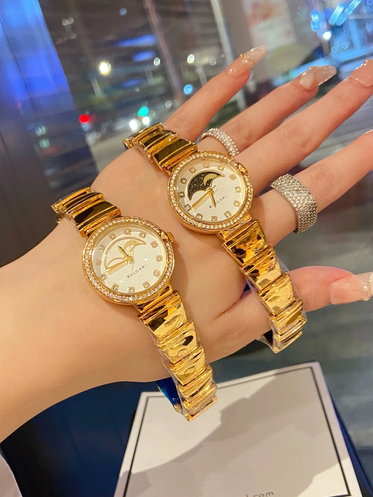 Bvlgari Montre en or blanc avec bracelet intégré, bezel de diamants et quartz 4