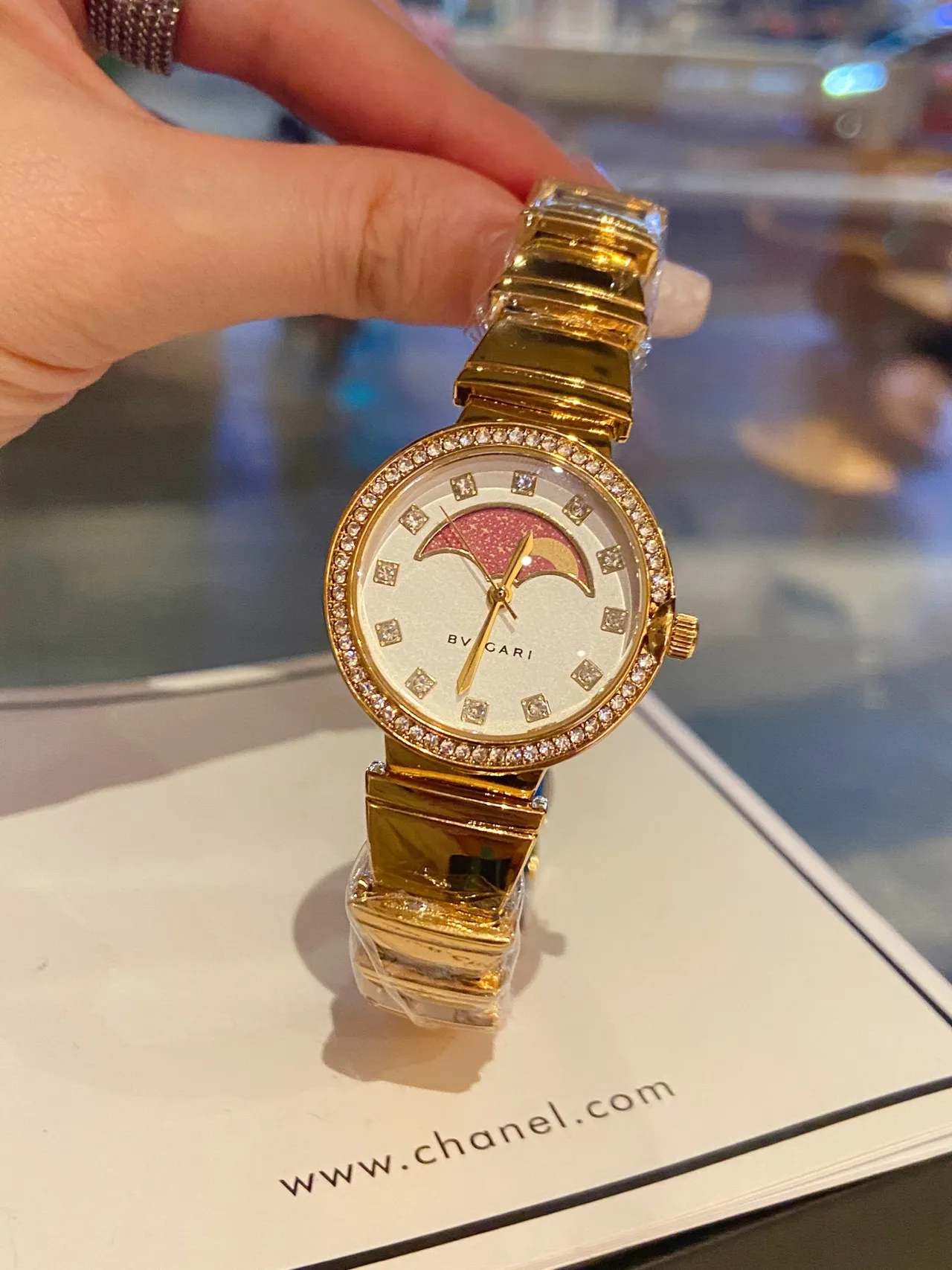 Bvlgari Montre en or blanc avec bracelet intégré, bezel de diamants et quartz 8