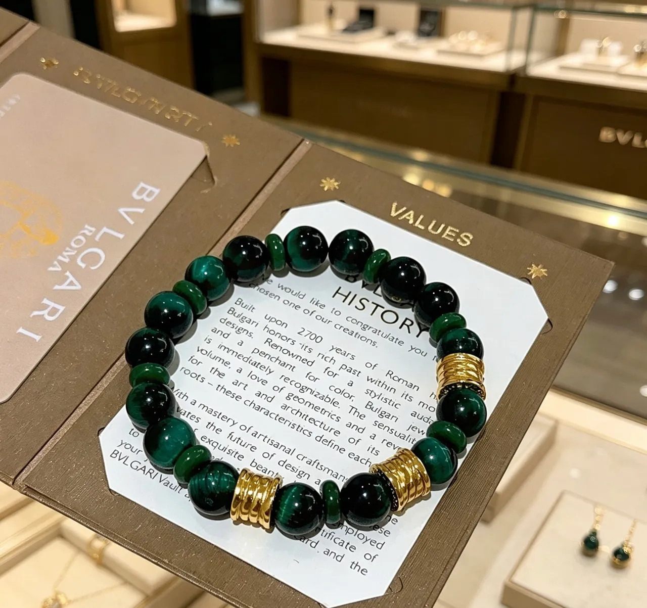 Bvlgari Pierre Verte et Bracelet de Perles Doré 3