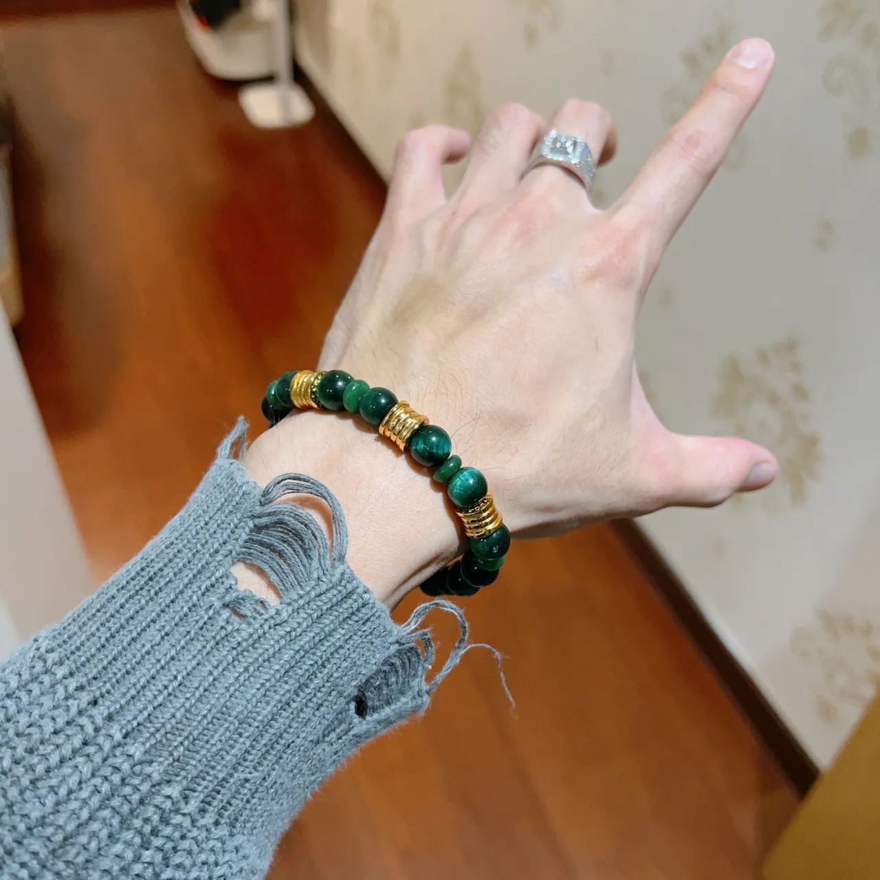 Bvlgari Pierre Verte et Bracelet de Perles Doré 4