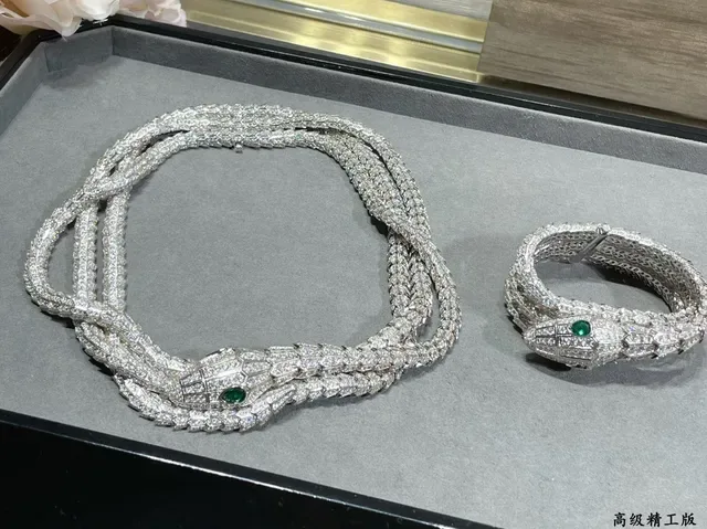 Bvlgari Serpenti Pavé Diamond and Emerald Snake Necklace 2