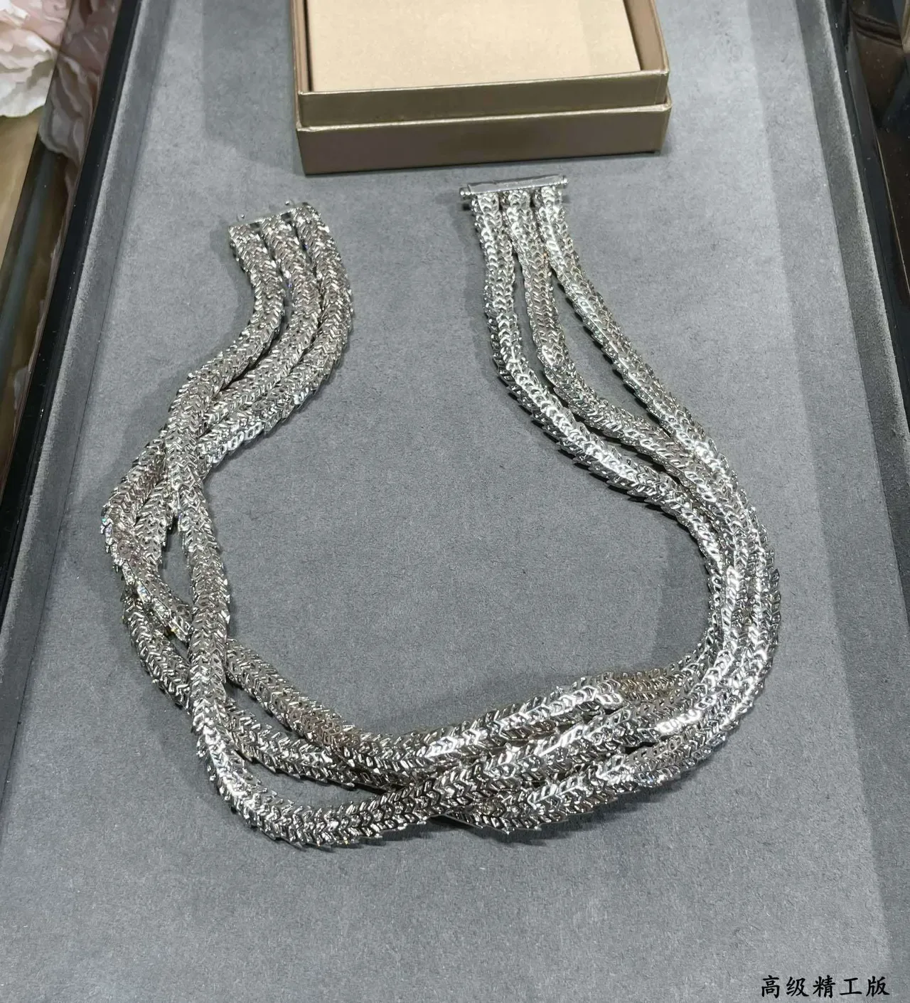 Bvlgari Serpenti Pavé Diamond and Emerald Snake Necklace 4