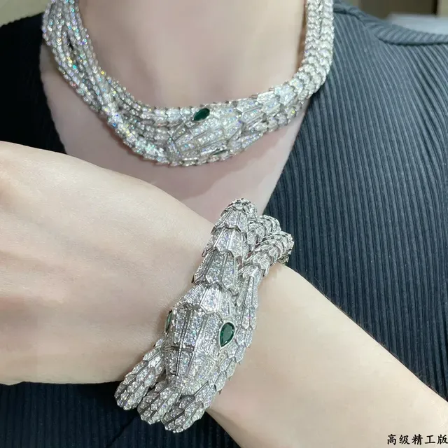 Bvlgari Serpenti Pavé Diamond and Emerald Snake Necklace 8