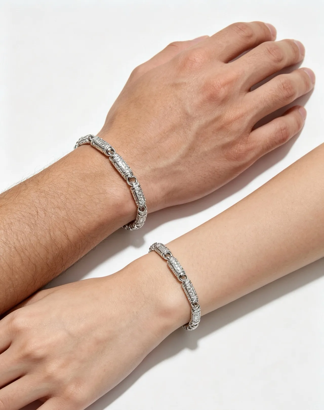 Bvlgari Bracelet argenté avec maillons tubulaires gravés à détails géométriques 3