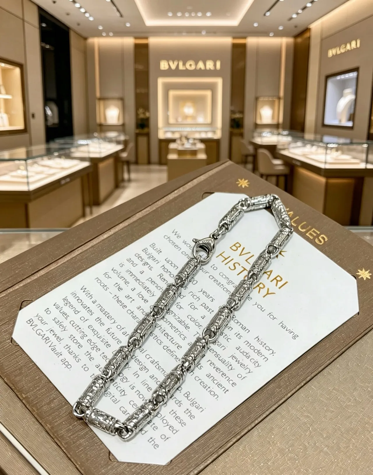 Bvlgari Bracelet argenté avec maillons tubulaires gravés à détails géométriques 4