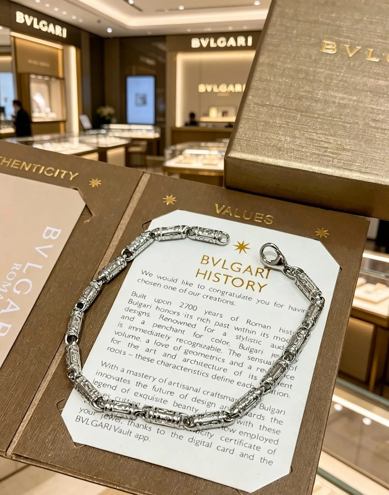 Bvlgari Bracelet argenté avec maillons tubulaires gravés à détails géométriques 5