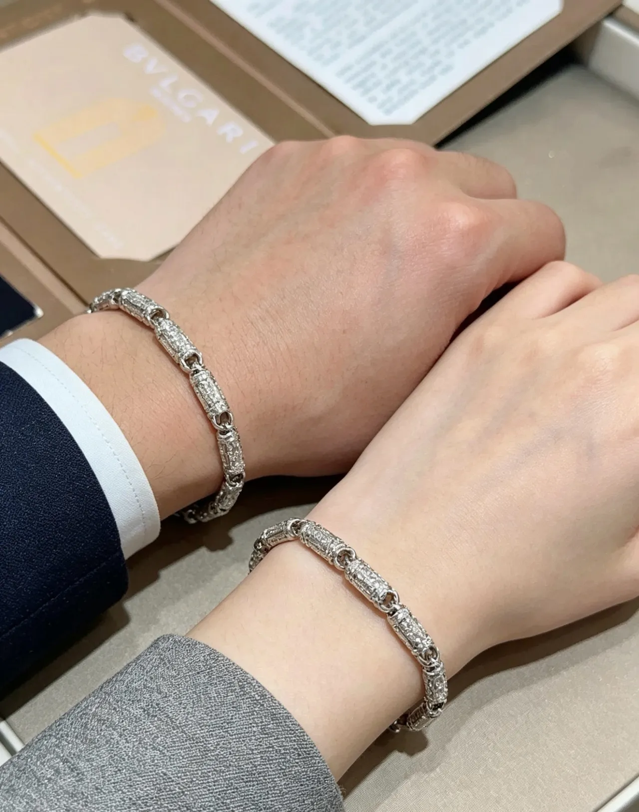 Bvlgari Bracelet argenté avec maillons tubulaires gravés à détails géométriques 6