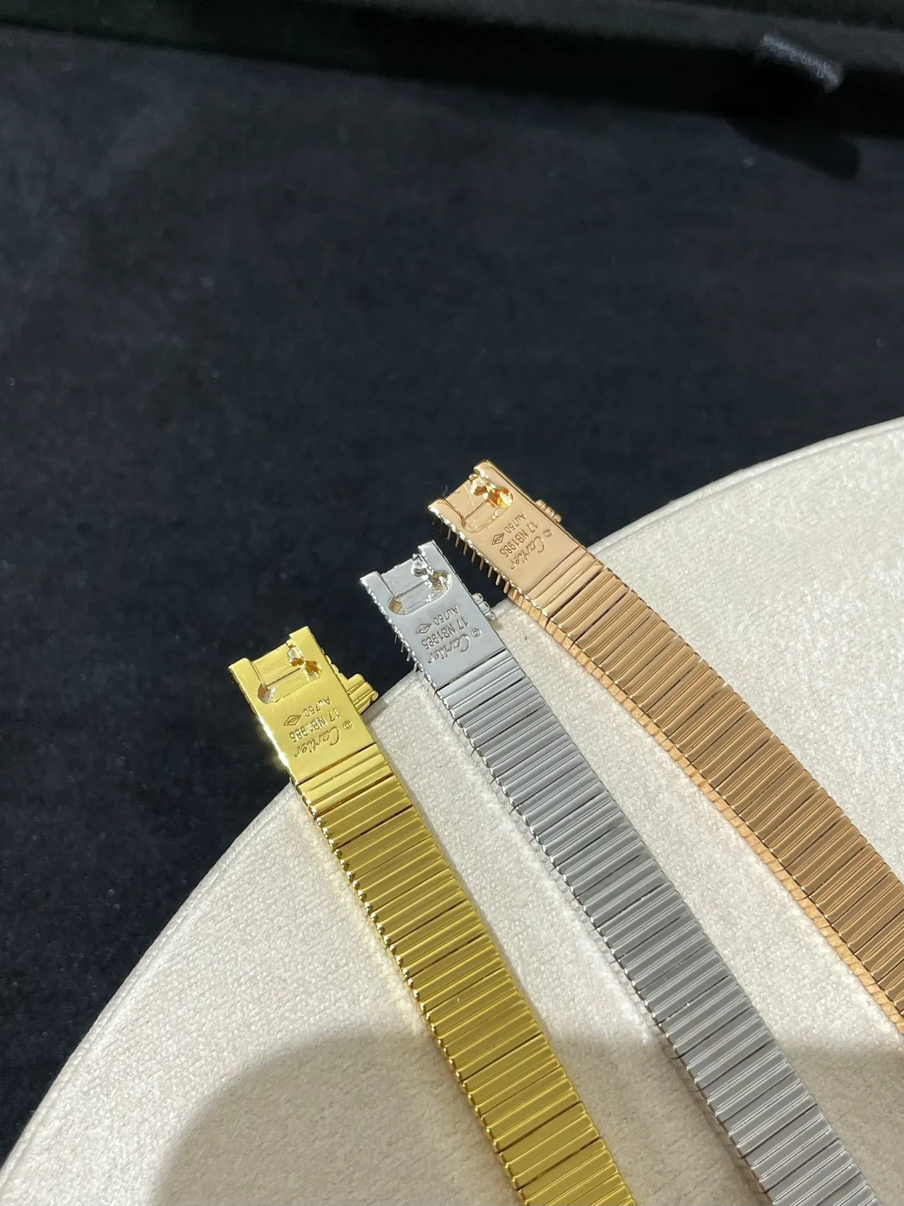Cartier Juste un Clou bracelet en or et argent plat avec maillons articulés gravés motifs C 3