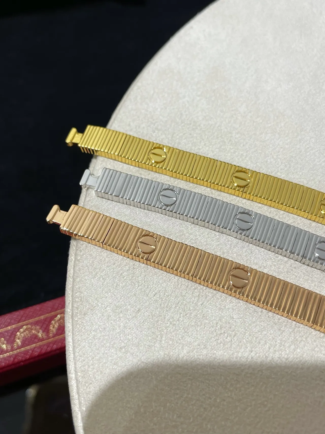 Cartier Juste un Clou bracelet en or et argent plat avec maillons articulés gravés motifs C 4
