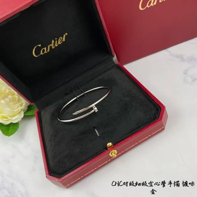 Cartier Juste un Clou Motif Clou Bracelet Ouvert 2