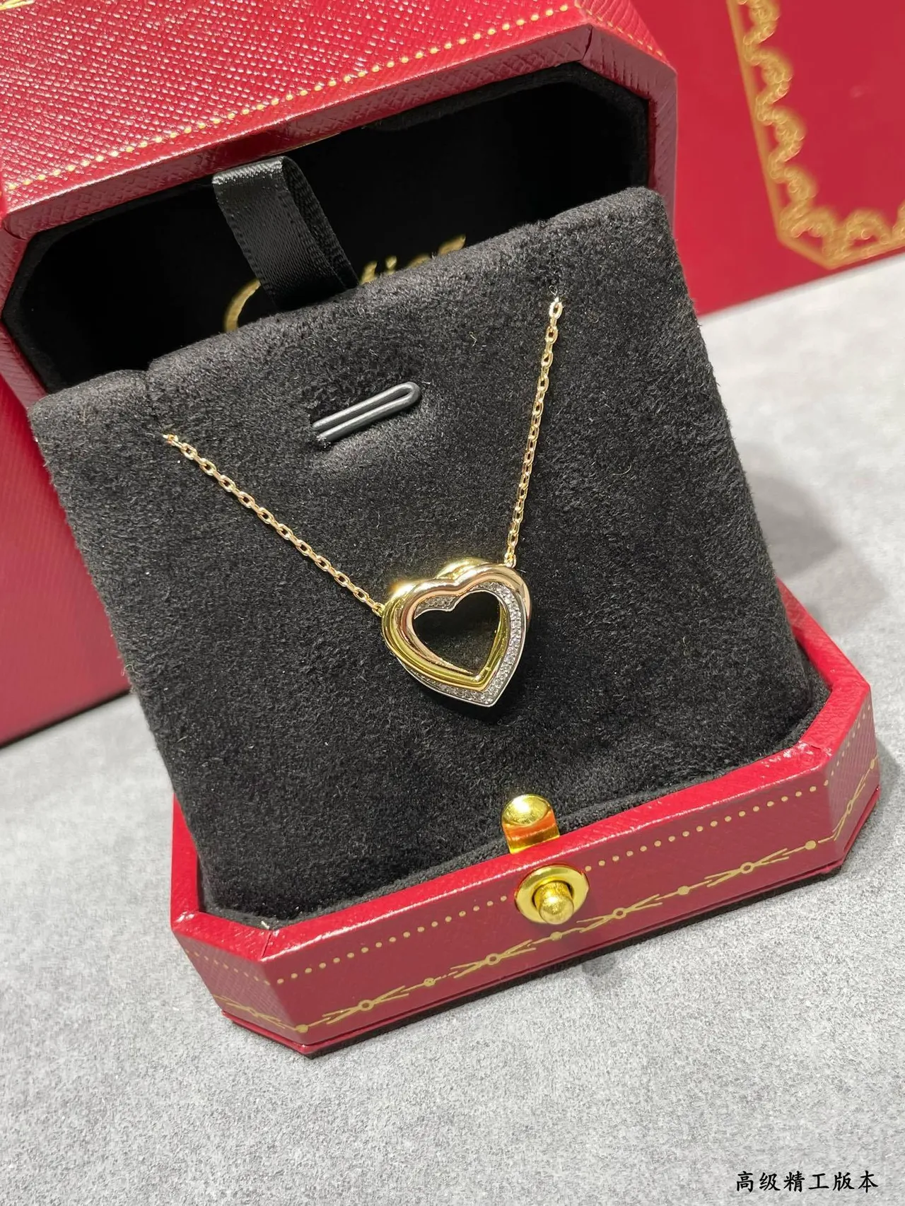 Cartier Love Collier pendentif double-cœur en or noir ajouré de deux tons 8