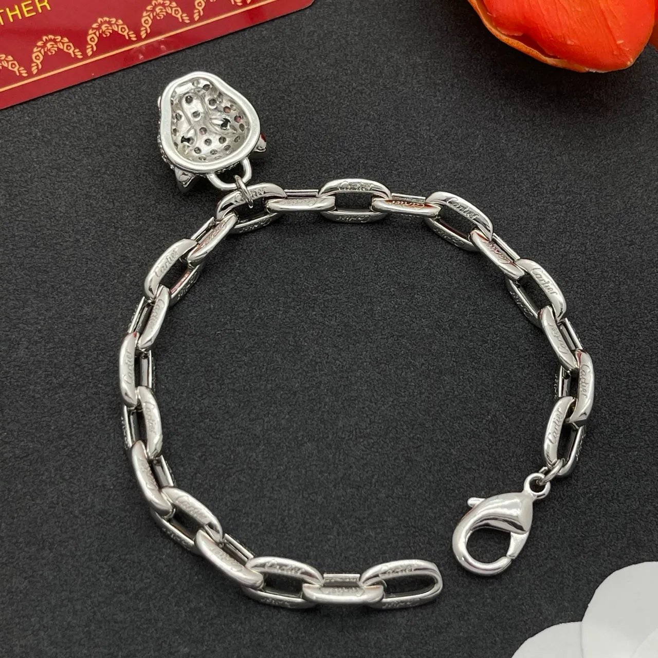 Bracelet Cartier Panthère Pavé à maillons tête de panthère 4