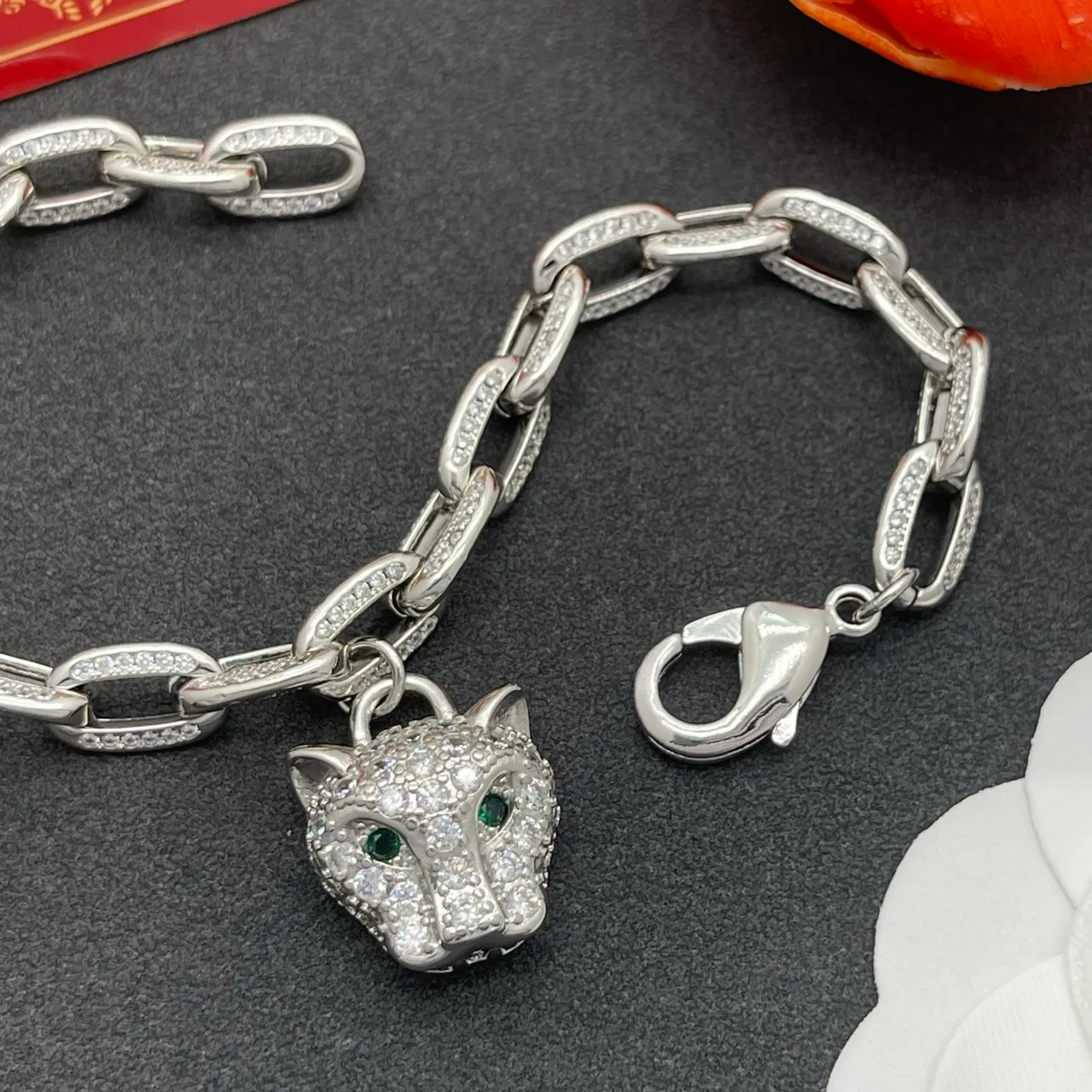 Bracelet Cartier Panthère Pavé à maillons tête de panthère 5