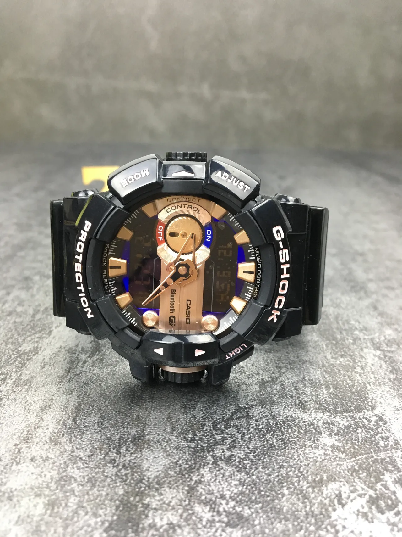 Casio Noir et Or Hybride Numérique-Analogique Boîtier en Résine Montre de Sport 4