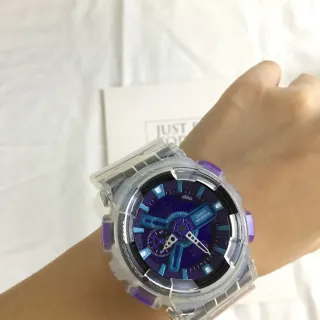Casio Montre avec Boîtier en Résine Transparente Violette et Cadran Cyan