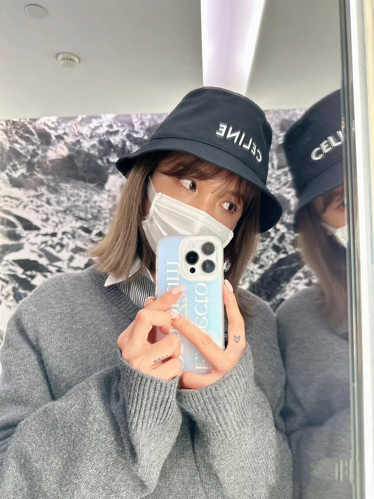 Celine Casquette Seau Noire avec Logo Brodé 2