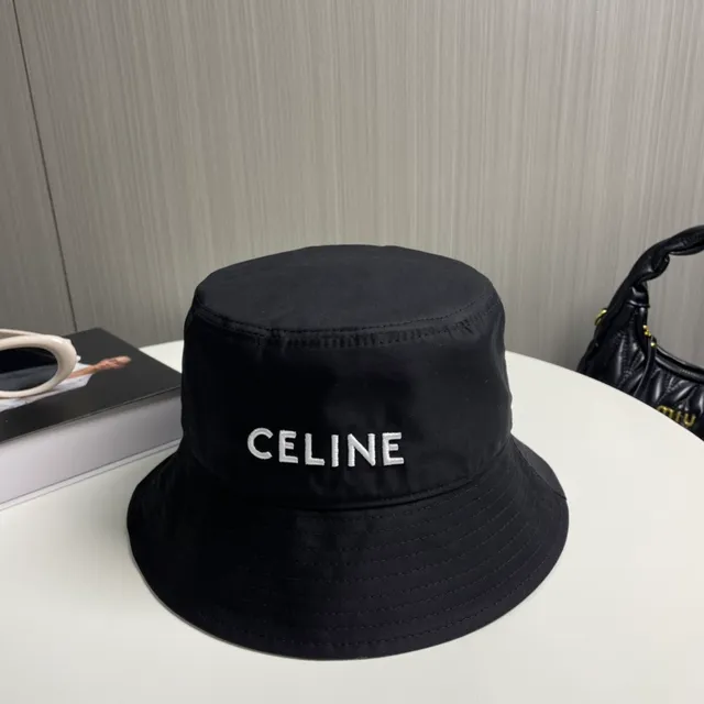 Celine Casquette Seau Noire avec Logo Brodé 3