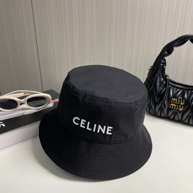 Celine Casquette Seau Noire avec Logo Brodé 7