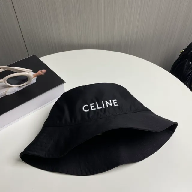 Celine Casquette Seau Noire avec Logo Brodé 8