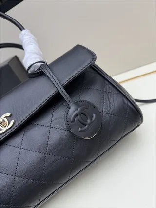 Chanel حقيبة بوسطن سوداء ذهبية مقواة بخياطة ماسية مع مقبض علوي 2