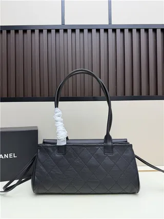 Chanel حقيبة بوسطن سوداء ذهبية مقواة بخياطة ماسية مع مقبض علوي 4