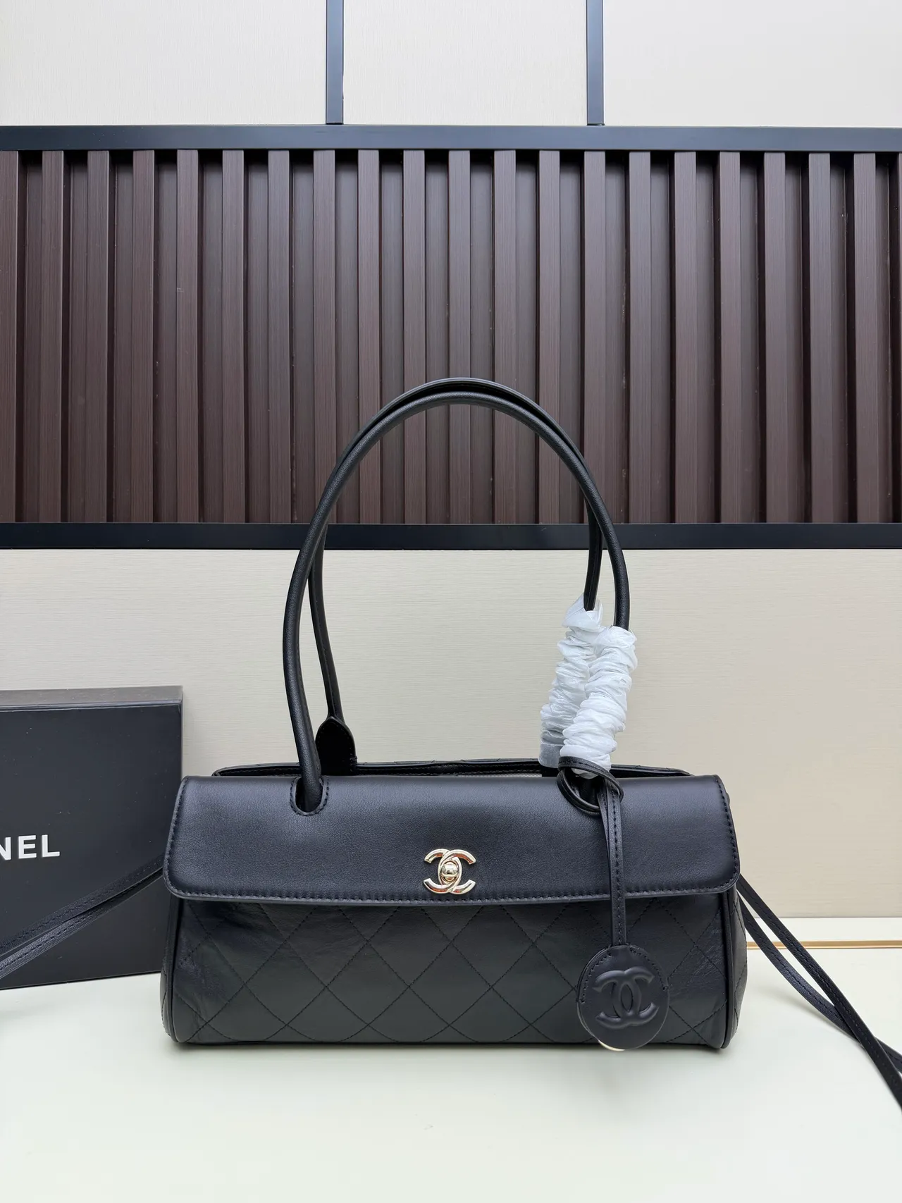 Chanel حقيبة بوسطن سوداء ذهبية مقواة بخياطة ماسية مع مقبض علوي 7