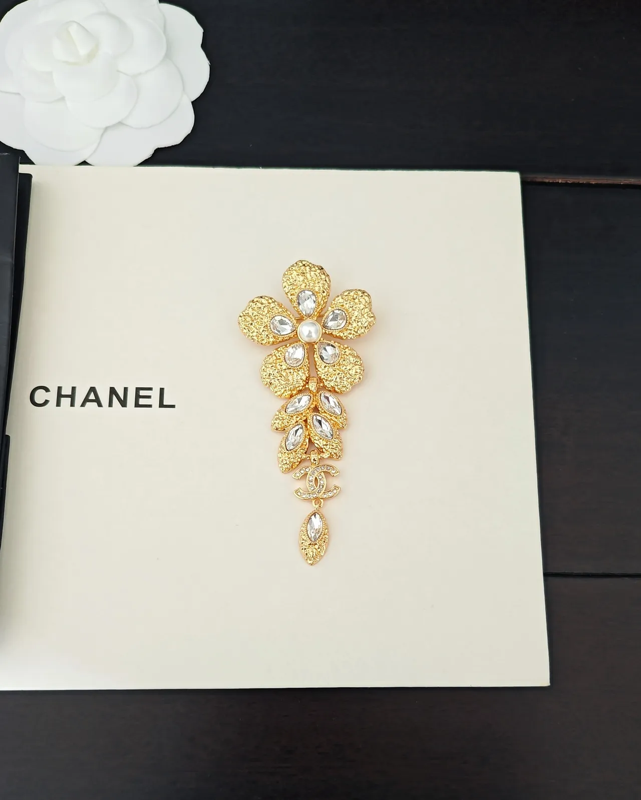 Chanel Camélia Broche Fleurale Perle et Cristal 5