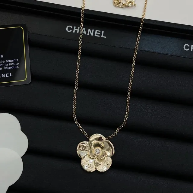 Collier Chanel Camellia Or Blanc Chaîne Fleur Pendentif 5