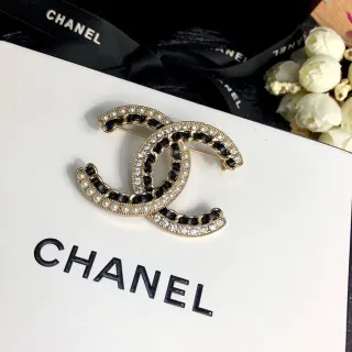 Chanel CC ব্রোচ সোনালি কালো আন্তঃসংযুক্ত মোটিফ পার্ল ও ক্রিস্টাল এনক্রাস্টেশন ব্রোচ