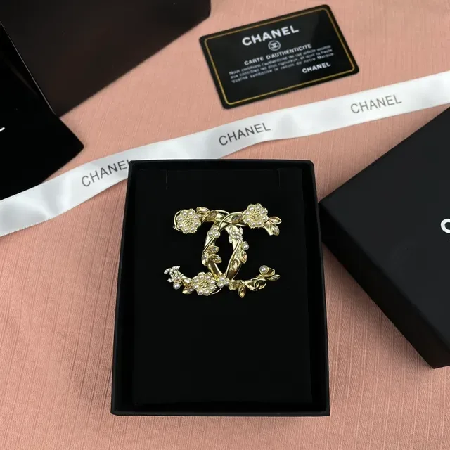 Chanel CC Logo Brooch Gold White Pearl-Embellished Brooch 2