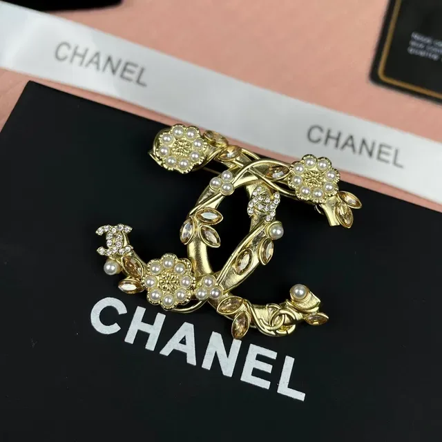 Chanel CC Logo Brooch Gold White Pearl-Embellished Brooch 3